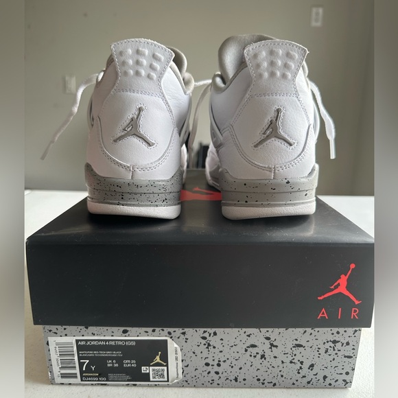 Nike Air Jordan 4 Retro - Picture 5 of 7